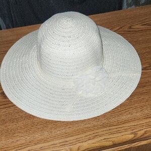 Pop Cream Wide-Brim Hat with Floral Accent